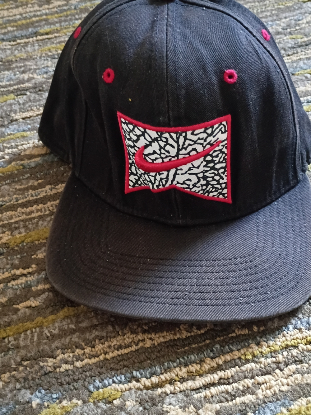Nike SB Pennant Elephant Fill Black Cap with Accents